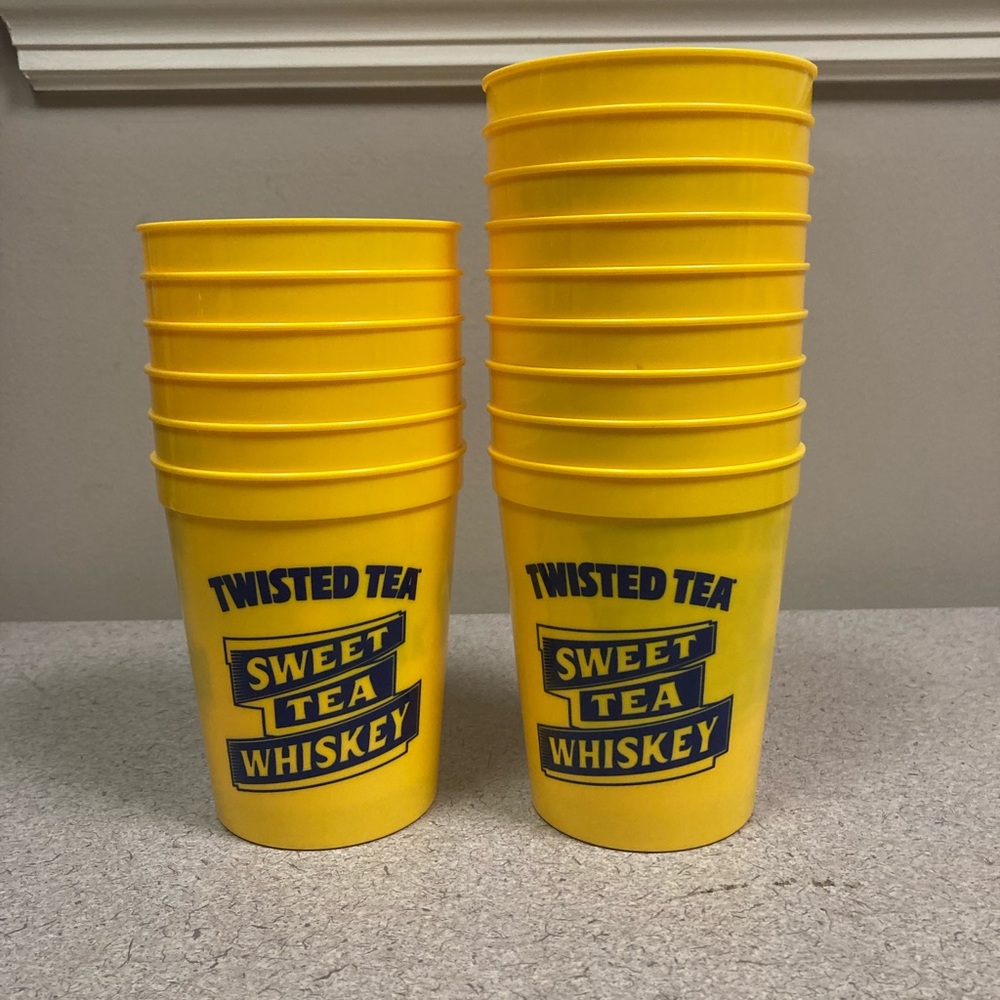 (15) Twisted Tea 16 Ounce Plastic Cups